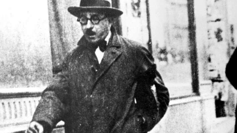 Fernando Pessoa morreu em 1935. Um ano antes, publicou o seu único livro, "Mensagem"
