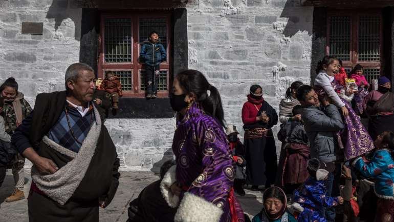 Pequim proíbe diplomatas e jornalistas estrangeiros de entrarem na região, exceto em visitas organizadas pelas autoridades ou pelo departamento de propaganda do Partido Comunista Chinês