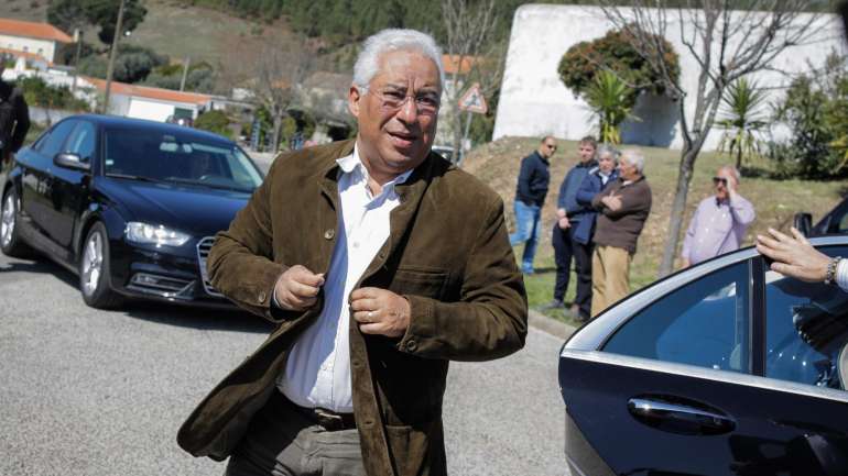 O primeiro-ministro recordou que "dos 62 membros" do Governo, "36 são militantes do PS e 26 são independentes"