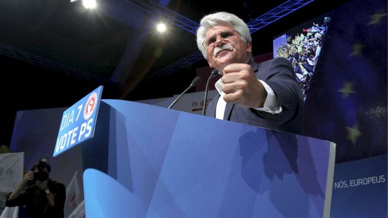 "A ética republicana vai muito para além do respeito da lei", referiu o antigo eurodeputado do PS