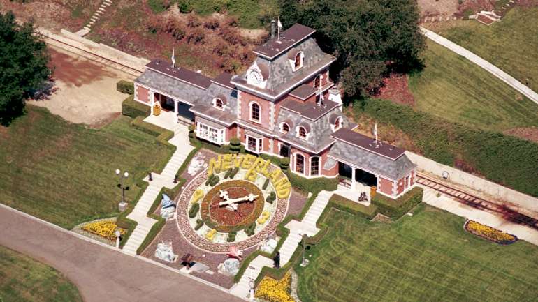 A estação de comboios de Neverland -- local terá decorrido um dos abusos -- foi construída dois anos depois de James Safechuck ter sido alegadamente abusado
