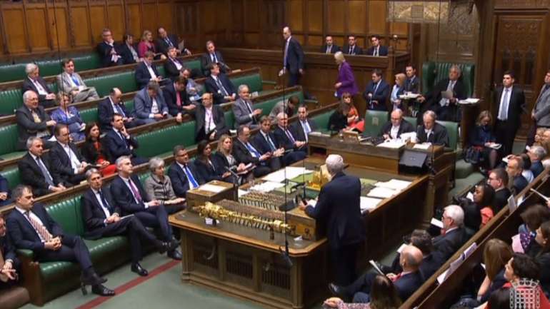Os deputados britânicos rejeitaram na noite de segunda-feira as quatro opções alternativas votadas