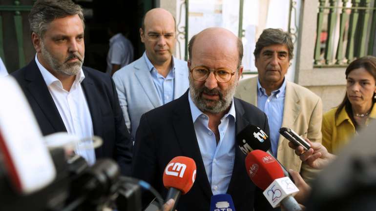 O Ministro do Ambiente, João Matos Fernandes, que garantiu desconhecer a relação familiar entre o Secretário de Estado e o Adjunto.