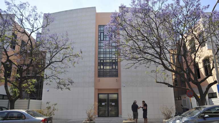 O tribunal decidiu ainda aplicar às duas empresas multas de 3.000 euros por dia, por eventuais incumprimentos da decisão judicial, acrescidos de mais 3.000 euros por cada dia de atraso a apresentar o plano de remoção dos resíduos