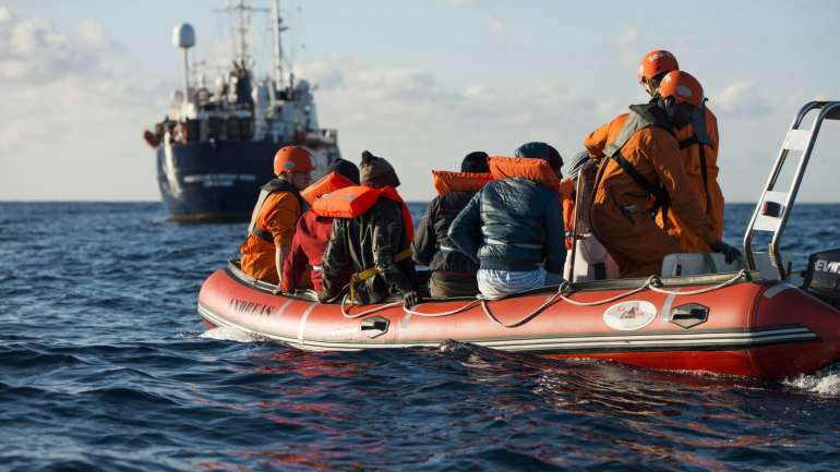 Segundo a porta-voz da organização humanitária alemã Sea-Eye, Carlota Weibl, a embarcação está perto da ilha italiana de Lampedusa