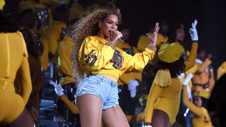 O documentário mostra momentos do concerto do Coachella, mas também cenas dos bastidores