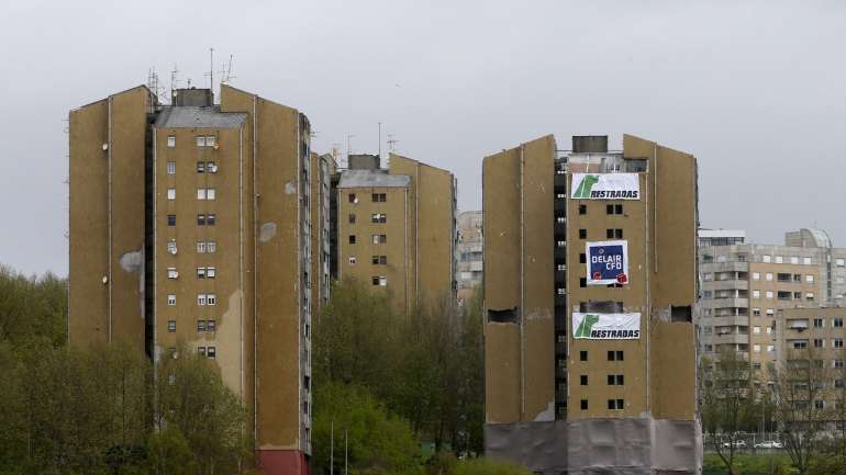 O bairro do Aleixo era constituído por cinco torres, das quais restam apenas três, depois de a torre 5 ter sido demolida em 2011 e a torre 4 em 2013, no último mandato de Rui Rio.