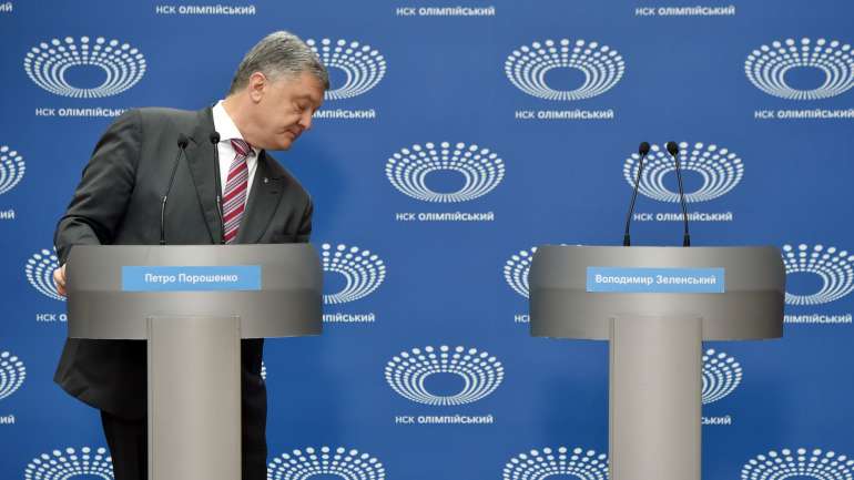 Petro Poroshenko entrou no debate no estádio olímpico, com capacidade para 70 mil pessoas