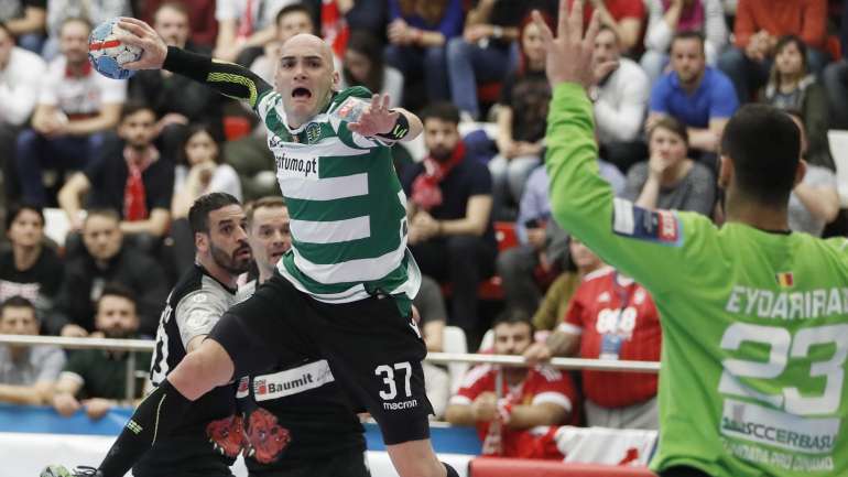 "Sinto um orgulho enorme por continuar a defender esta grande família, neste clube imenso.", assinalou o jogador