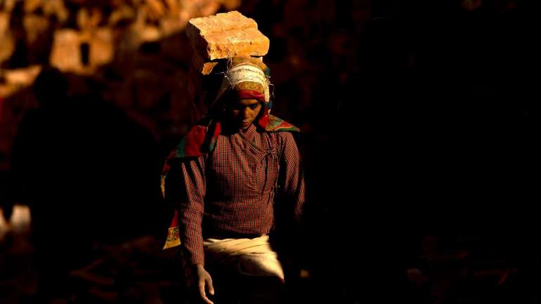 Todos os anos morrem 2,4 milhões de pessoas por doenças relacionadas com o trabalho e 374 milhões sofrem acidentes de trabalho.