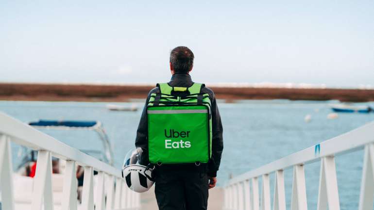 A UberEats já está presente em 18 cidades portuguesas e vai chegar agora ao Algarve.