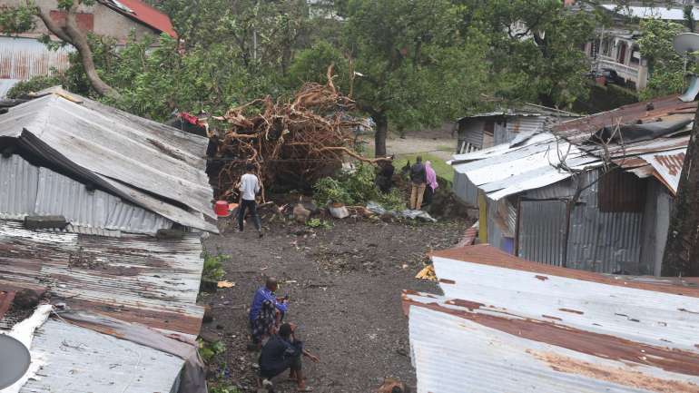 Casas destruídas em Moroni