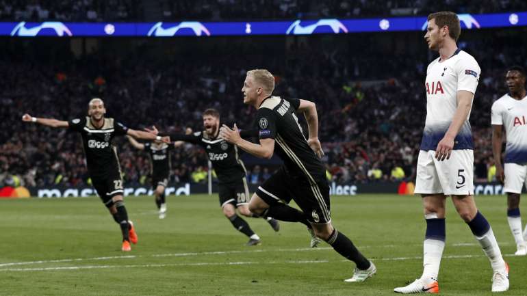Van de Beek apontou o único golo do jogo no Tottenham Hotspur Stadium aos 15 minutos, após assistência de Ziyech