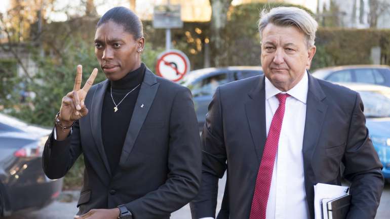 Caster Semenya, de 28 anos, especialista em provas do meio-fundo e bicampeã olímpica nos 800 metros, terá que limitar os seus níveis de testosterona, provocados por hiperandrogenismo