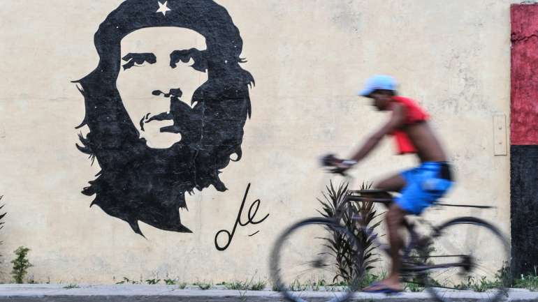 Os EUA endurecerão a sua posição contra a ilha "se não deixarem a Venezuela"