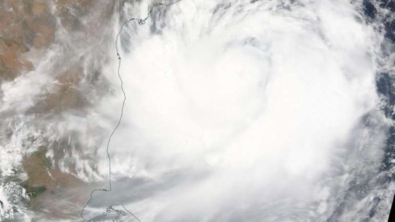 As autoridades enviaram equipas de resposta rápida das forças de resgate, bem como alertas meteorológicos aos moradores e pescadores da região