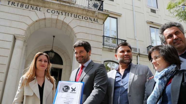 André Ventura entrega a lista de candidatos do Basta no Tribunal Constitucional