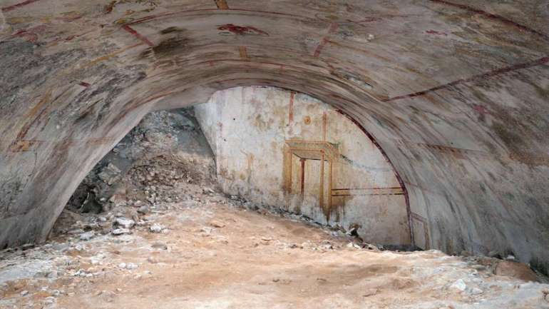 O espaço data do período entre 65 e 68 d.C e pertence ao palácio do Imperador Nero, um dos mais infames governantes da História