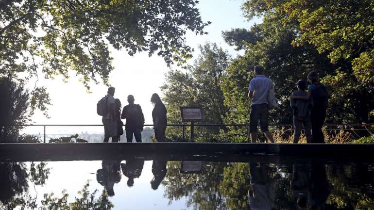 50,8% de jovens adultos viviam com os pais em 2017, contra 40,5% de jovens adultas