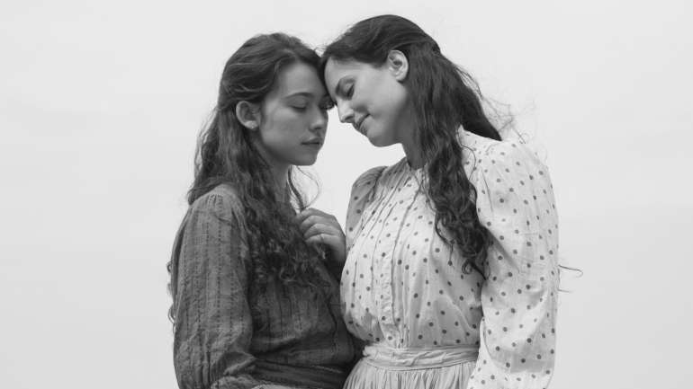 Elisa e Marcela conheceram-se numa escola feminina da Catalunha no final do século XIX. Casaram em 1901