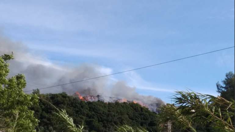 O incêndio atingiu as instalações de um antigo paiol de armas do Exército, a cargo do Ministério da Defesa