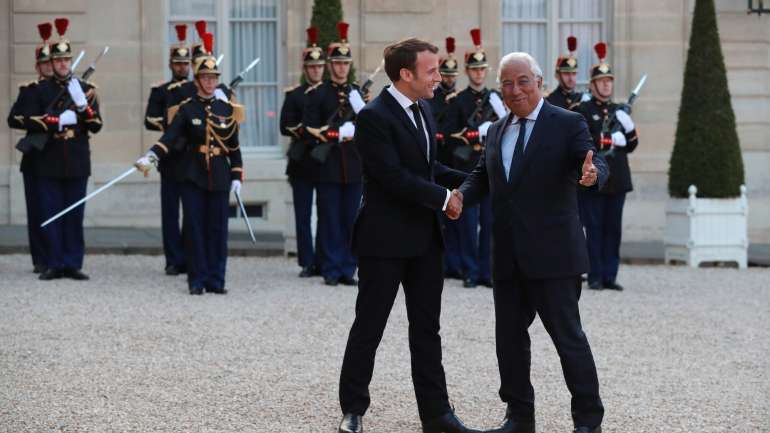 António Costa participa na noite desta segunda-feira num jantar em Paris com Macron