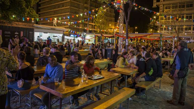 Os arraiais são um dos pontos altos das festas populares lisboetas, que se prolongam por todo o mês de junho