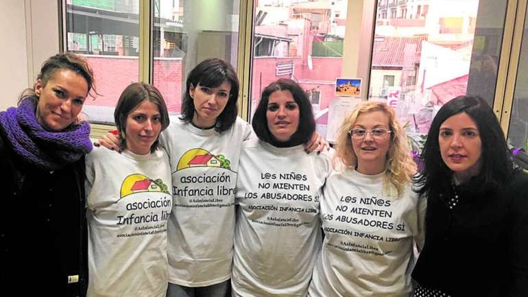 Várias mães da Associação Infancia Libre estão acusadas de proibir os ex-maridos de ver os filhos
