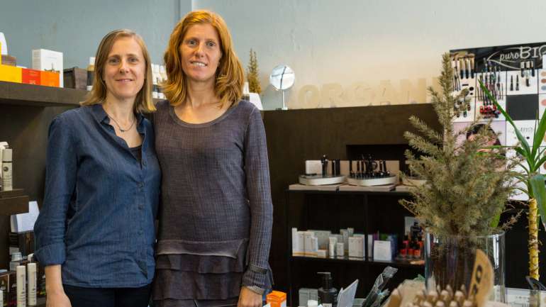 Rita e Cátia, os rostos da primeira loja de cosmética bio em Portugal © Francisco Romão Pereira