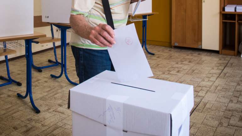 Pelo meio dia, na Venezuela, havia 48 votos em Caracas e 20 votos em Valência