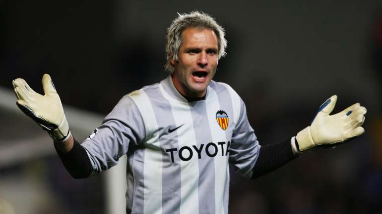 Canizares tem 49 anos e é um antigo futebolista espanhol