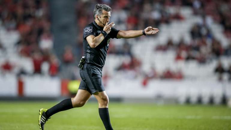 A partir da próxima temporada, o VAR vai poder contar com linhas de fora de jogo nas imagens analisadas