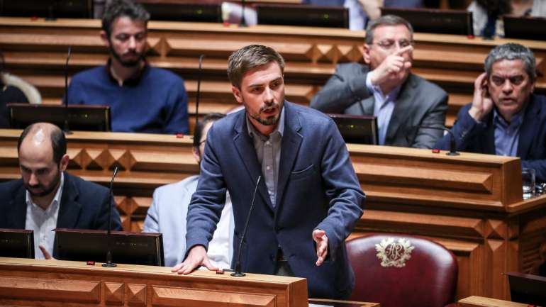 A alterações do BE, PCP E PSD poderão afetar os 9 mil funcionários que compõe a carreira