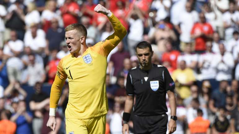 Depois de ter marcado a quinta tentativa de Inglaterra, Pickford travou penálti de Drmic e segurou terceiro lugar na Liga das Nações