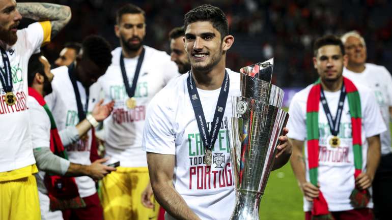 Gonçalo Guedes terminou a temporada com a conquista da Taça de Espanha e da Liga das Nações