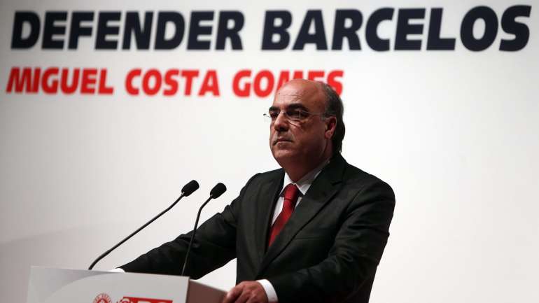"Eu ponderarei seriamente a rescisão do mandato", diz Miguel Costa Gomes.