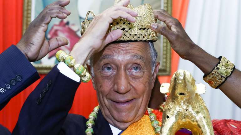 Marcelo recebeu coroa, pano, sandálias, colar e o bastão de chefe tradicional