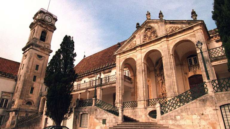 O prémio destina-se a galardoar personalidades ou instituições com "intervenção relevante no âmbito da cultura, cidadania e cooperação ibéricas".
