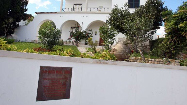 A Casa-Museu Miguel Torga fica na freguesia de Santo António dos Olivais, concelho e distrito de Coimbra
