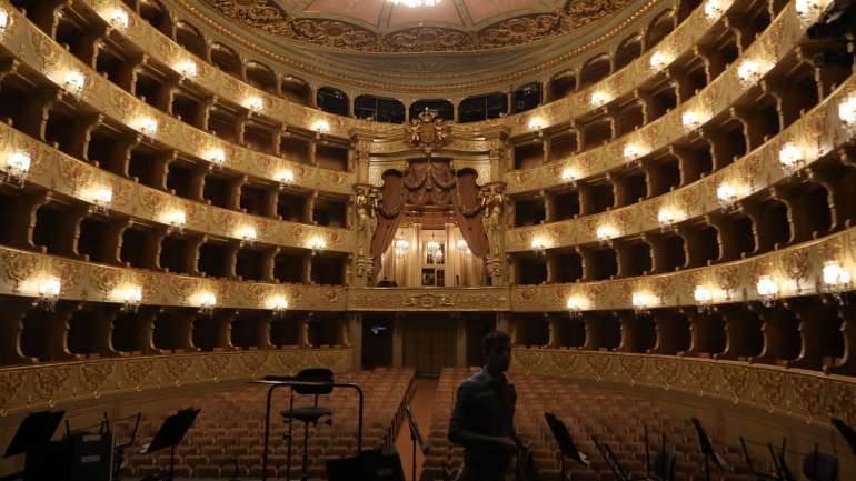 O OPART é o organismo que gere o Teatro Nacional São Carlos e a Companhia Nacional de Bailado e respetivas estruturas artísticas
