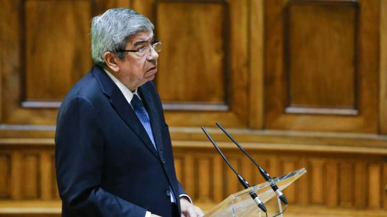 Ferro Rodrigues tinha direito a uma subvenção vitalícia de 2.635,62 euros de valor inicial, que foi totalmente eliminada por ser presidente da Assembleia da República