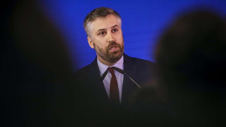 O ministro das Infraestruturas e da Habitação referiu que não seria correto avançar com uma data, especialmente tendo em conta o facto que "depois de tantos anos em que se foi degradando o serviço prestado pelas empresas"