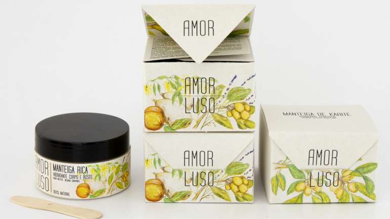 Manteigas corporais, sabonetes, óleos e outros produtos. Tudo com o selo da resistente Amor Luso © DR