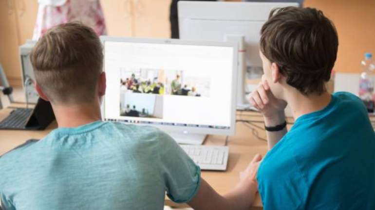 O Summit funciona atualmente em 380 escolas dos Estados Unidos e é utilizado por 72.000 alunos