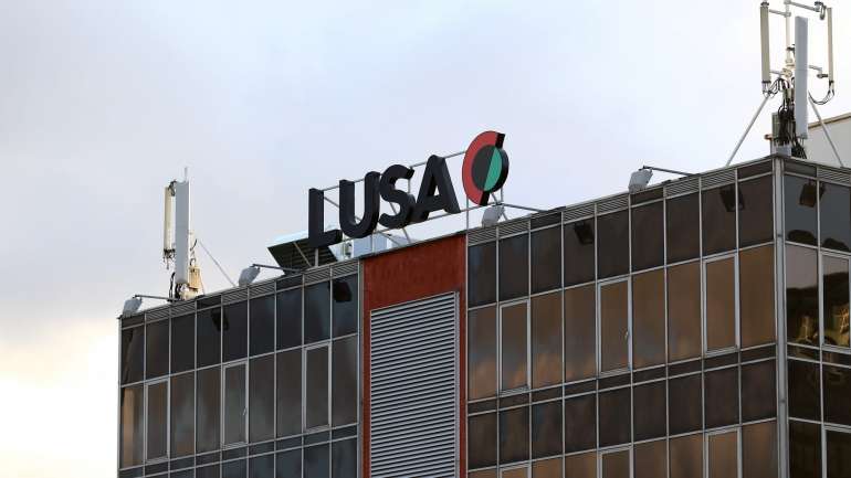 À eventualidade daqueles cortes orçamentais, a comissão acrescentou que o Estado deve à Agência 300 mil euros