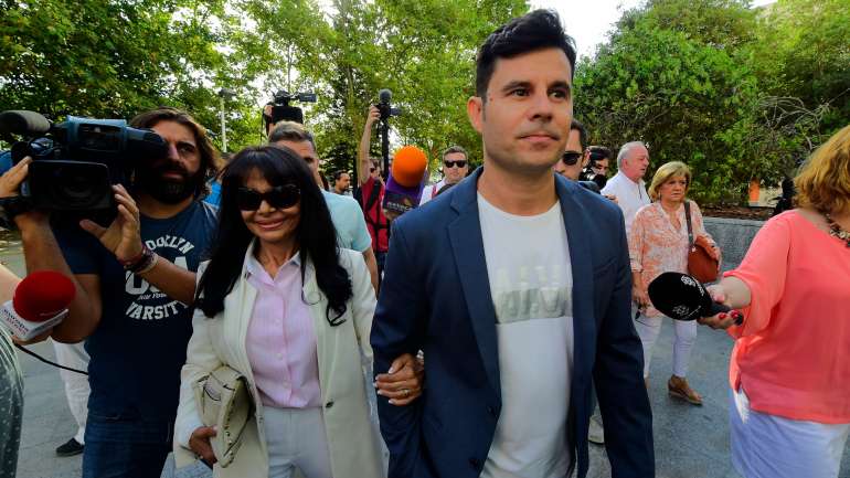 Javier Santos é declarado filho de Julio Iglesias pelo tribunal, em Valência