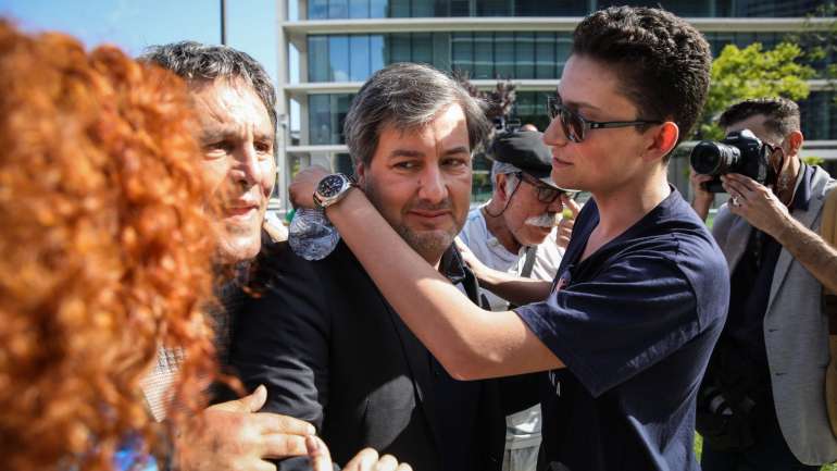 O ex-presidente do Sporting e cerca de outros 30 arguidos do processo assistem ao debate