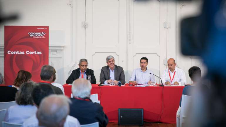 Os rostos das "contas certas", Mário Centeno e os secretário de Estado Mourinho Félix e João Leão. E também o ministro do Planeamento, Nelson Souza.