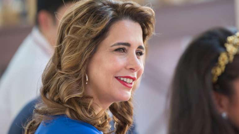 Outras teorias dizem que o emir suspeitava de que Haya tivesse um caso extraconjugal com o seu guarda-costas