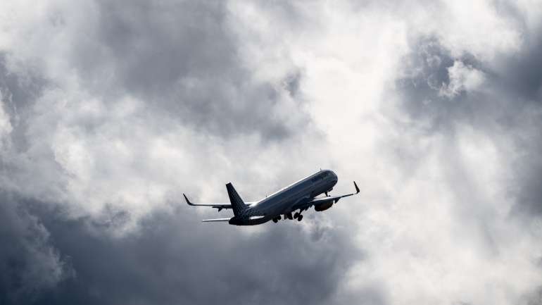 Os funcionários da companhia aérea proibiram Laura de embarcar no voo para Barcelona por considerarem que estava a utilizar uma "roupa inadequada"